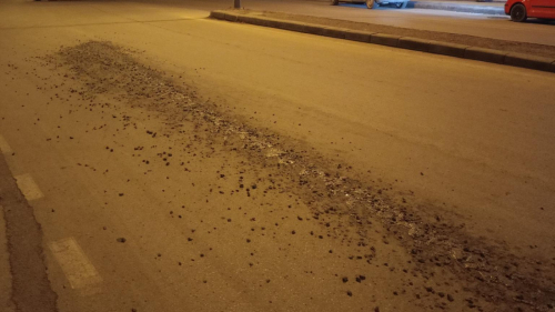 Şeyh Şamil Mahallesi'nde Beton Mikserinden Dökülen Çimento Tepkilere Neden Oldu